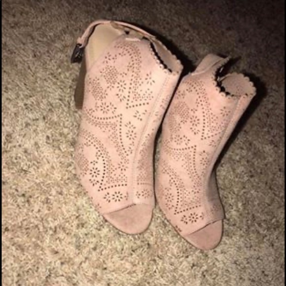 Blush Heels, size 7.5 - Picture 2 of 4